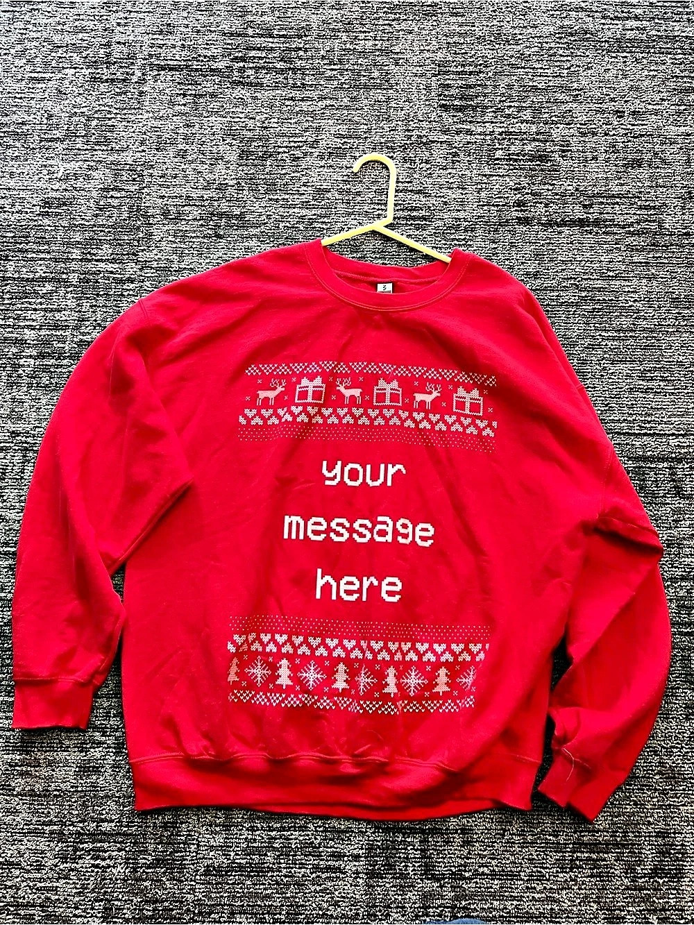 Gildan Christmas Graphic Sweatshirt in Red Size XL